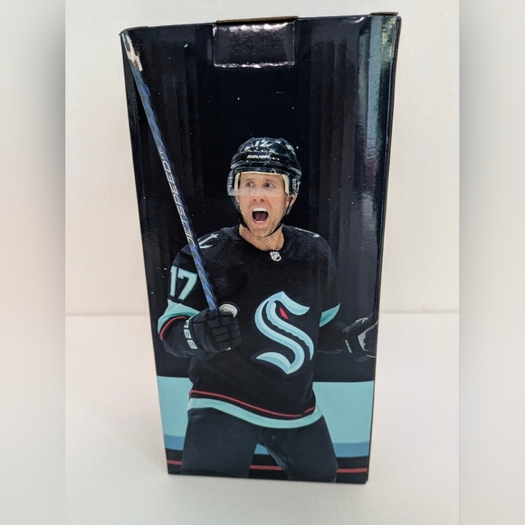 New Jaden Schwartz Bobblehead NHL Seattle Kraken 2024 #17 - Picture 3 of 4